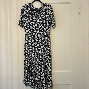 Lands End size medium dress. Mid calf length.